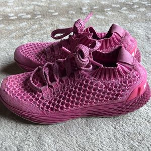 No Bull Project hot pink knit runner size 8